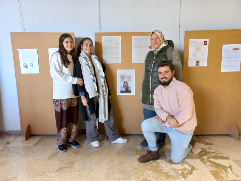 Alumnado y profesor de la exposición Alumnado y profesor
